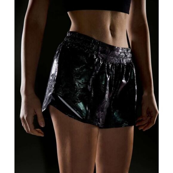 LULULEMON Hotty Hot Low-Rise Lined Short 4" Sz 6 Logo Flourish Iridescent Foil - Picture 5 of 10